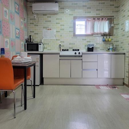 Brassica Flower Pension Seogwipo Extérieur photo