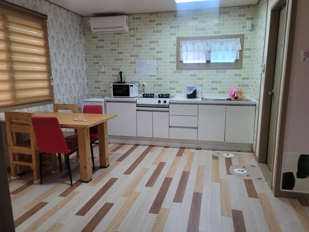 Brassica Flower Pension Seogwipo Extérieur photo